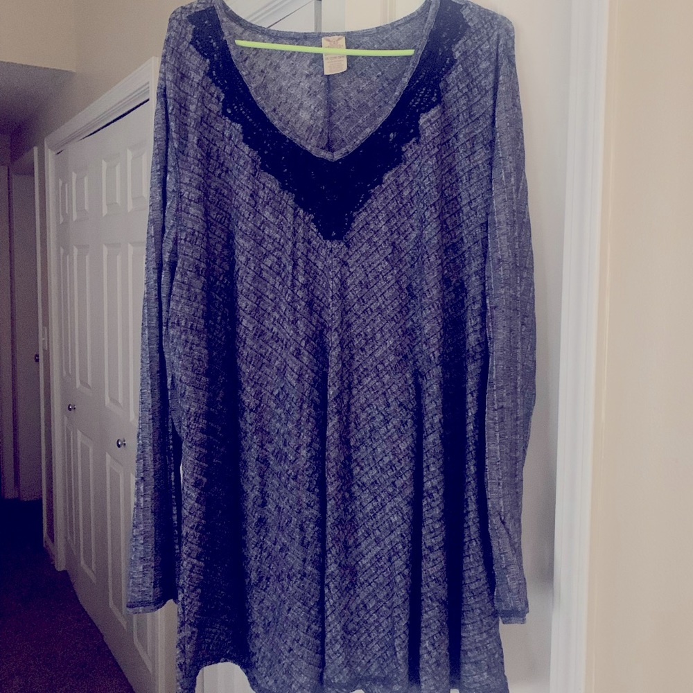 Long sleeve blue top